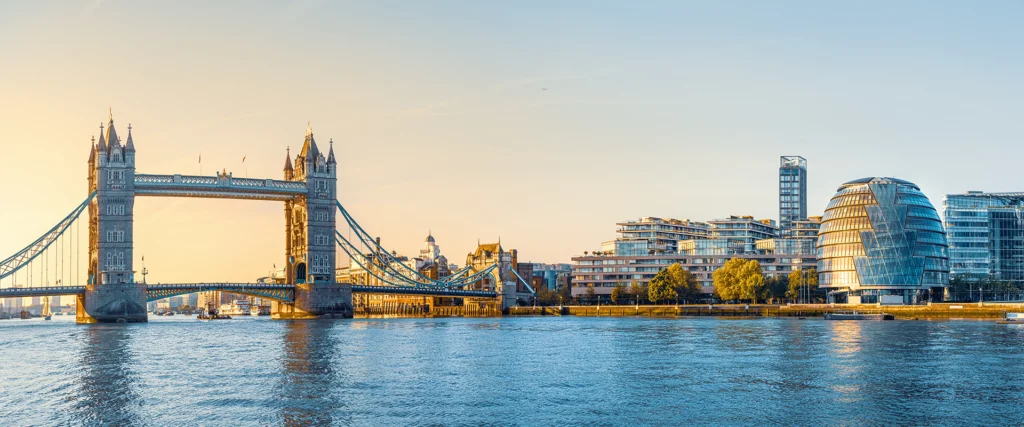 Media item displaying London